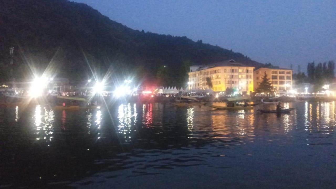 Island Apartment Srinagar  Exterior photo